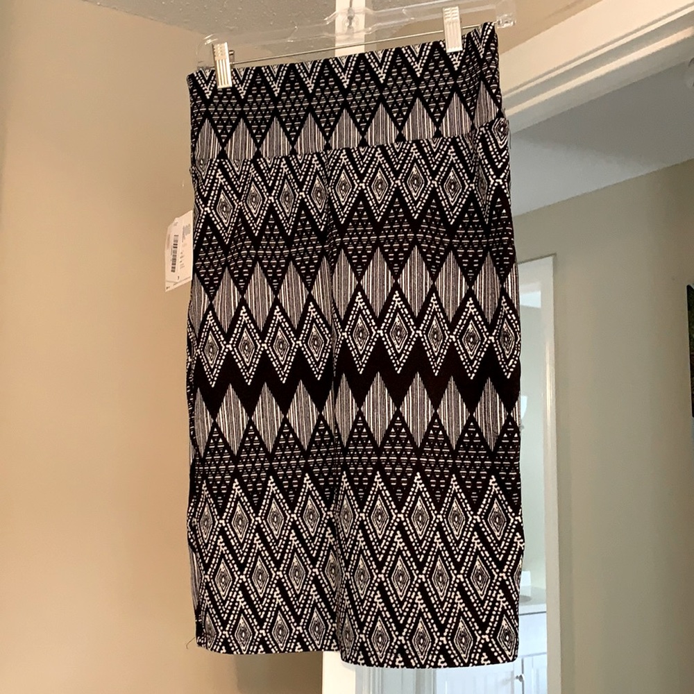 NWT LULAROE CASSIE SKIRT SIZE SMALL
